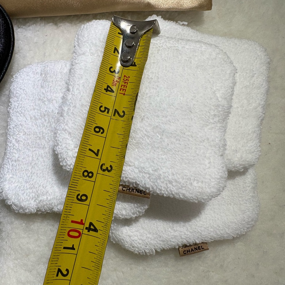 CHANEL Sublimage Black Eye Mask and White Terry Pads - Picture 10 of 10
